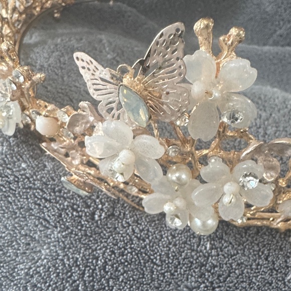 Elegant Gold and Pearl Butterfly Floral Tiara - Picture 3 of 5